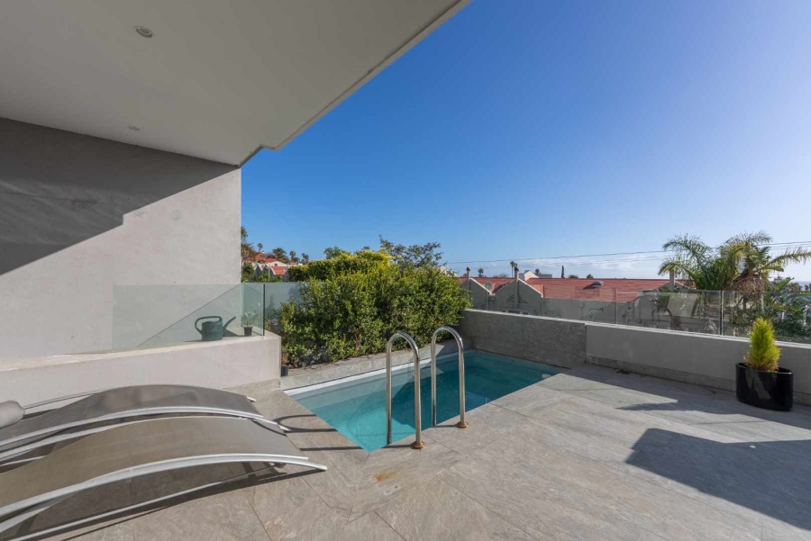 2 Bedroom Property for Sale in Fresnaye Western Cape